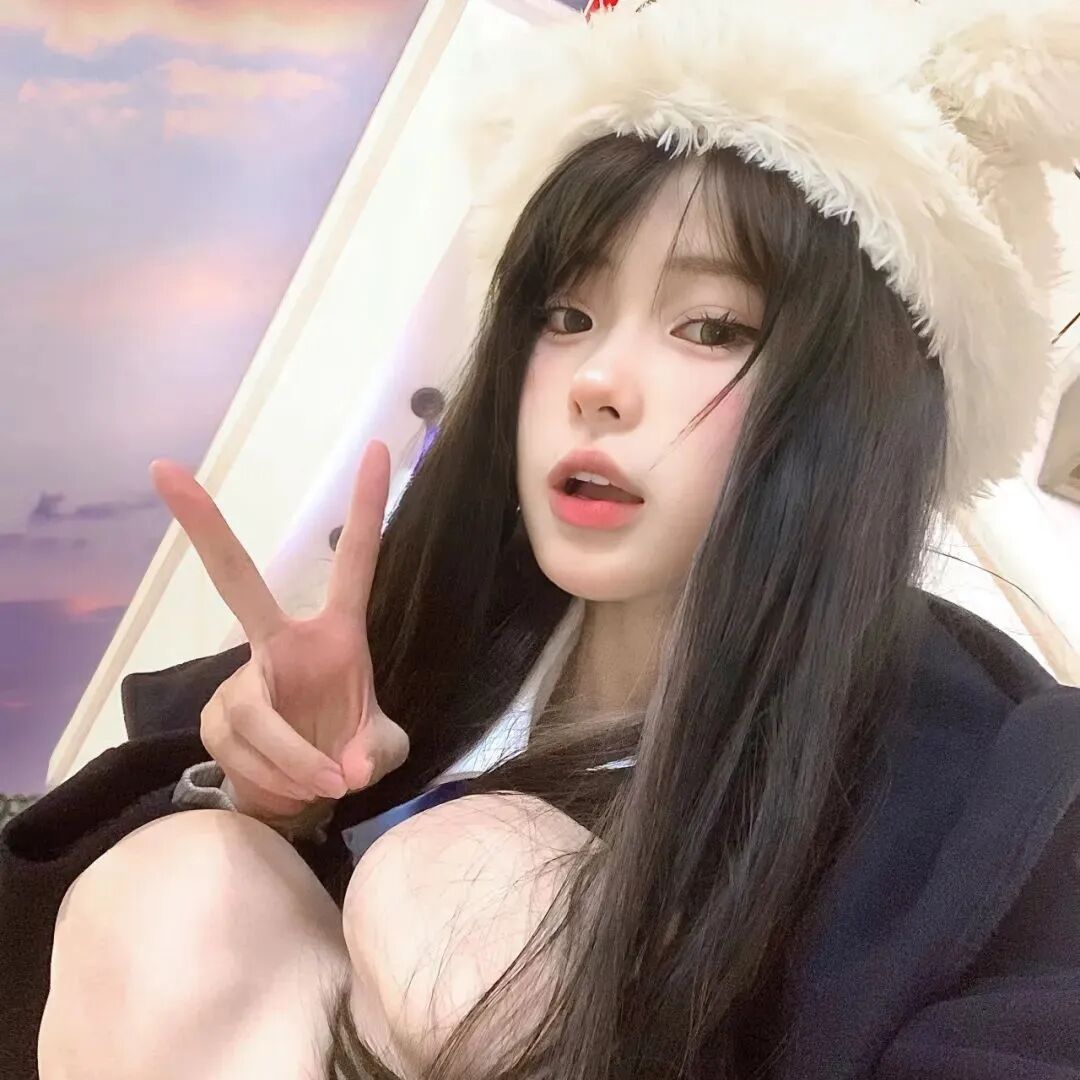 剪刀手甜妹女生头像