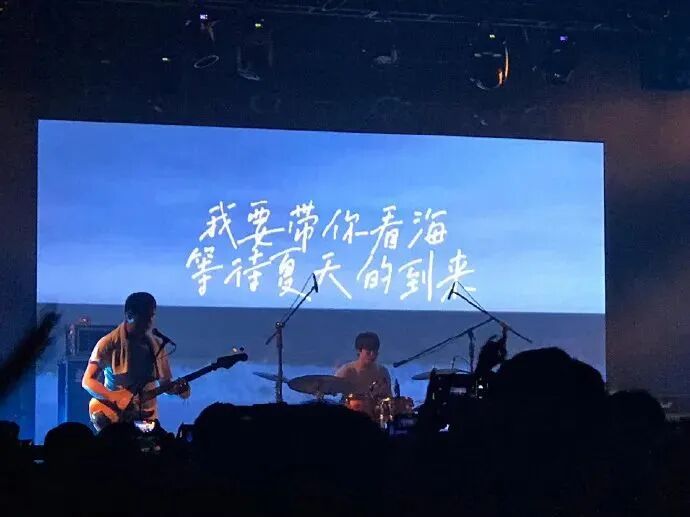 背景图 朋友圈背景图 文字背景图 意境 演唱会 文字背景