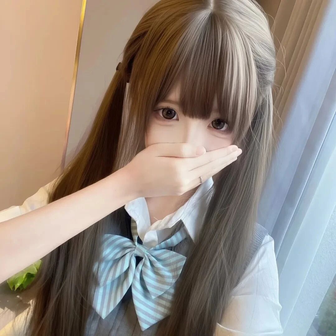 捂嘴少萝女生头像