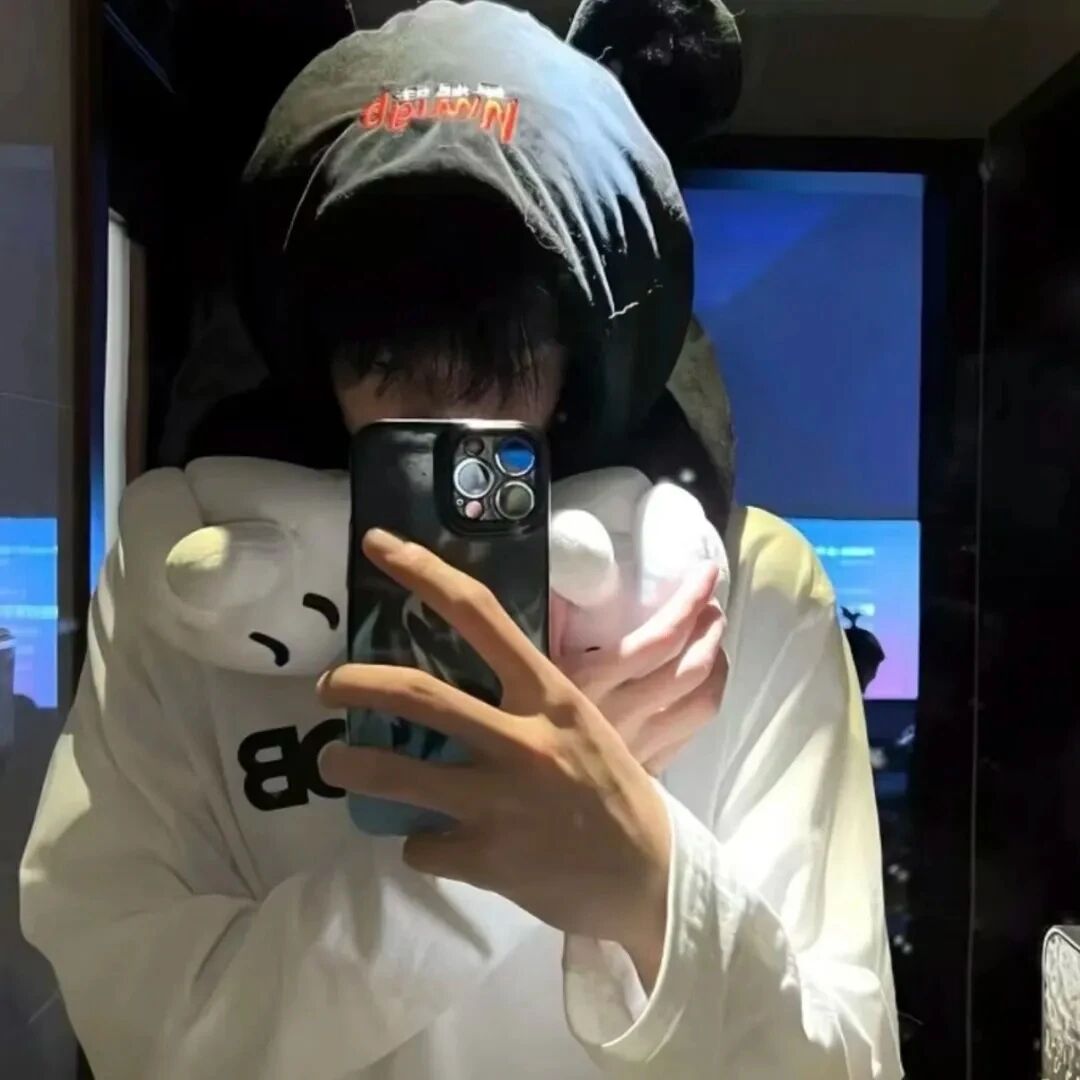 自拍手机个性不露脸男生头像