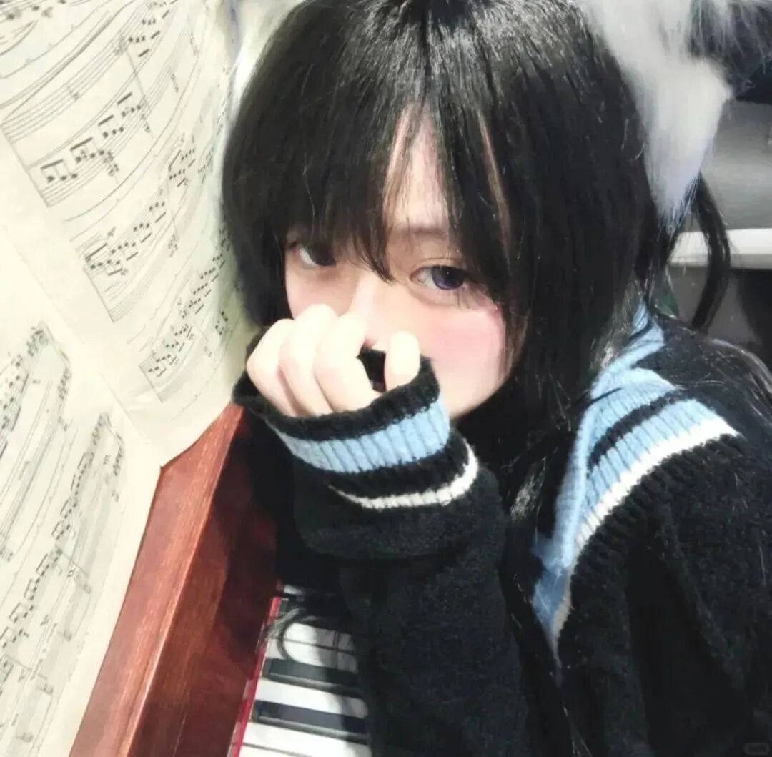 捂嘴少萝女生头像