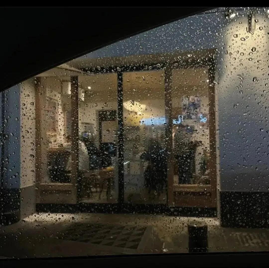 下雨意境朋友圈背景图