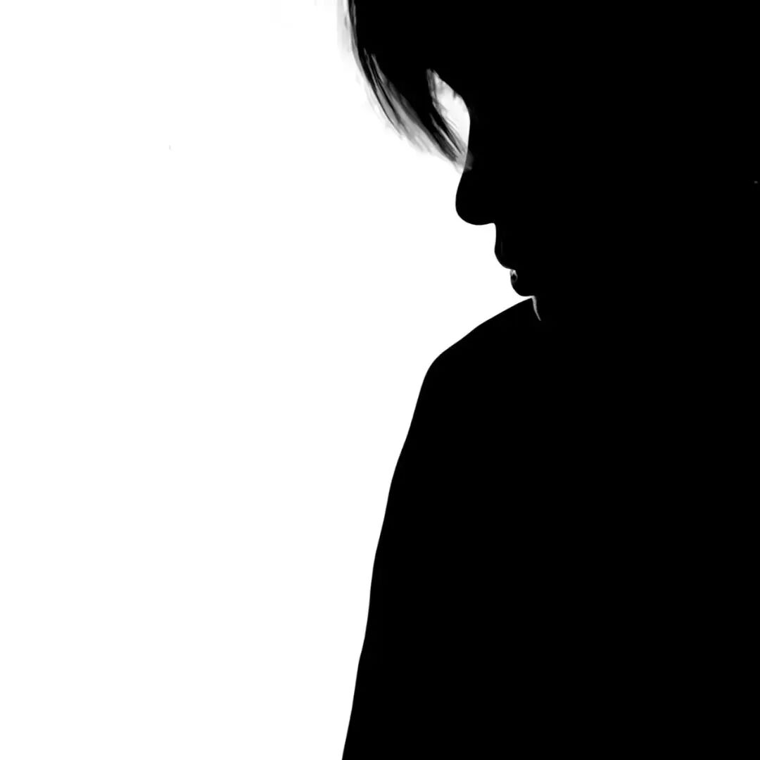 wudngjfenghuolunzhouyu黑白单人真人情侣头像