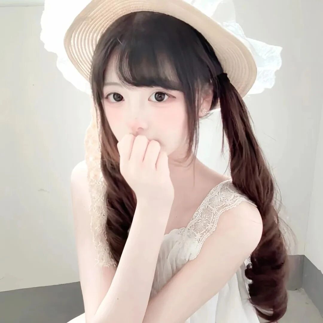 捂嘴少萝女生头像