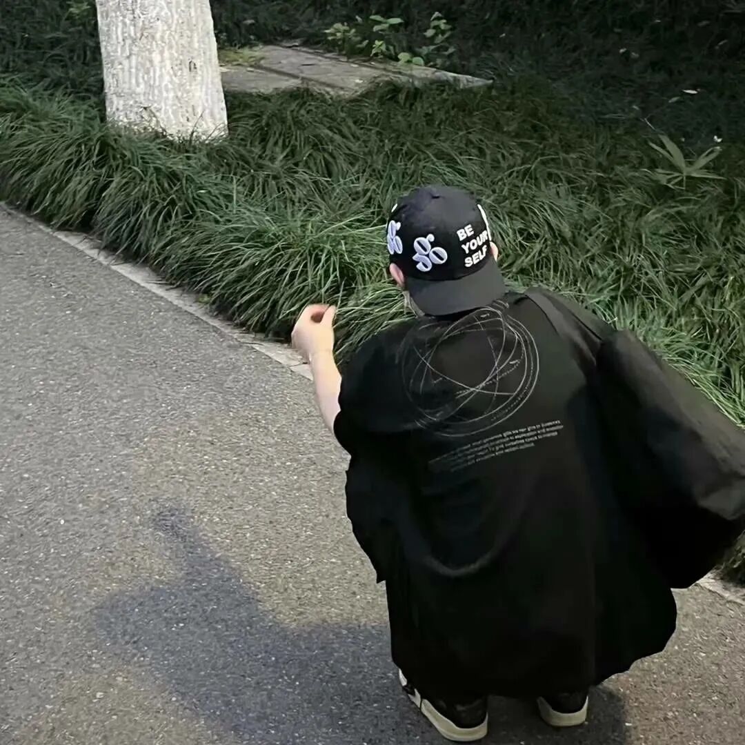不露脸小众男生头像