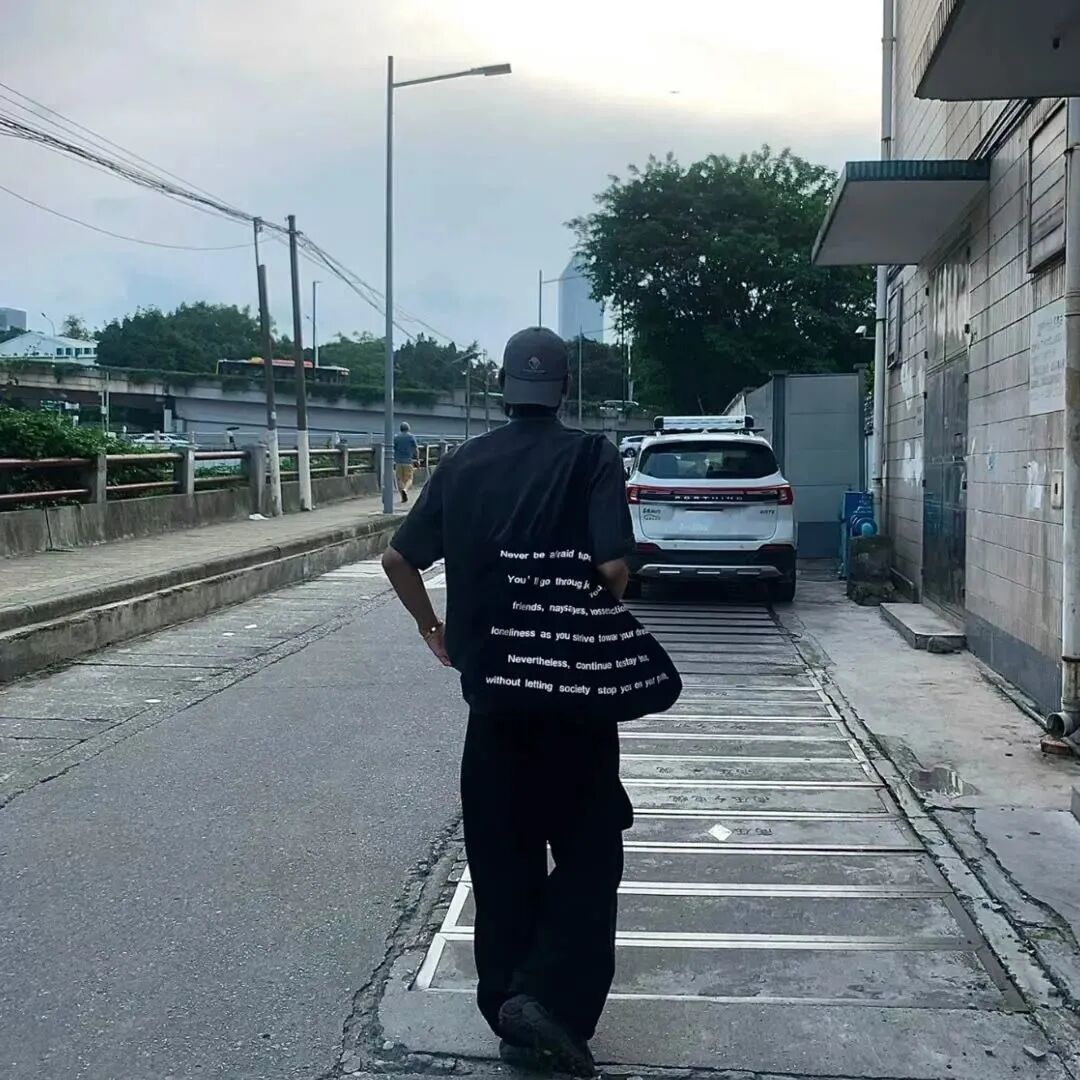 不露脸小众男生头像