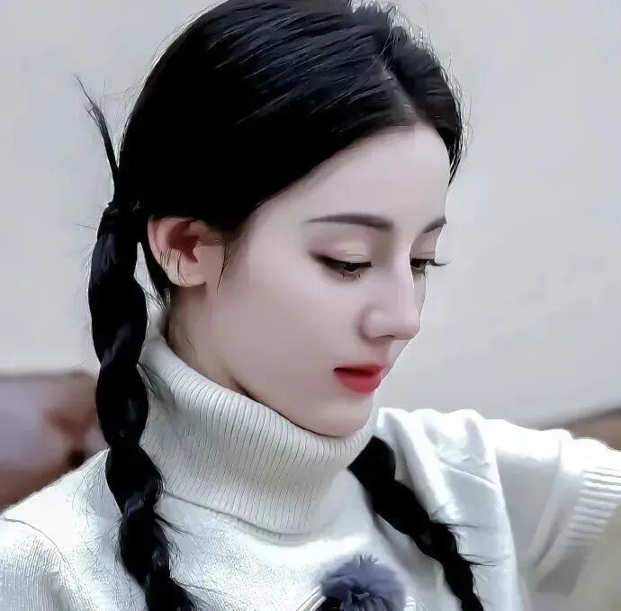 迪丽热巴甜美侧脸女生头像
