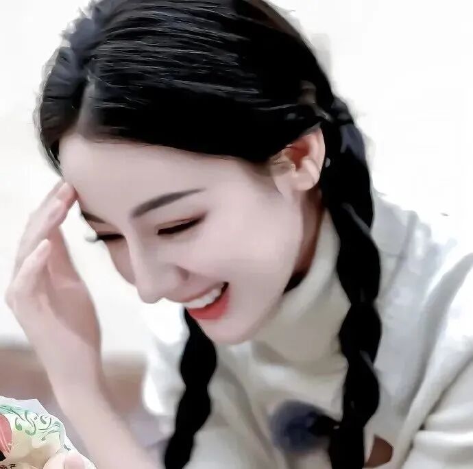 迪丽热巴甜美爱笑女生头像