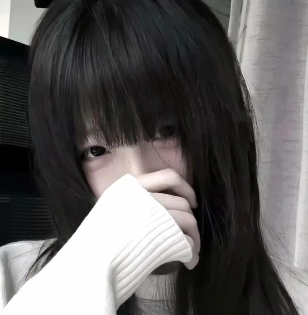 捂嘴少萝女生头像