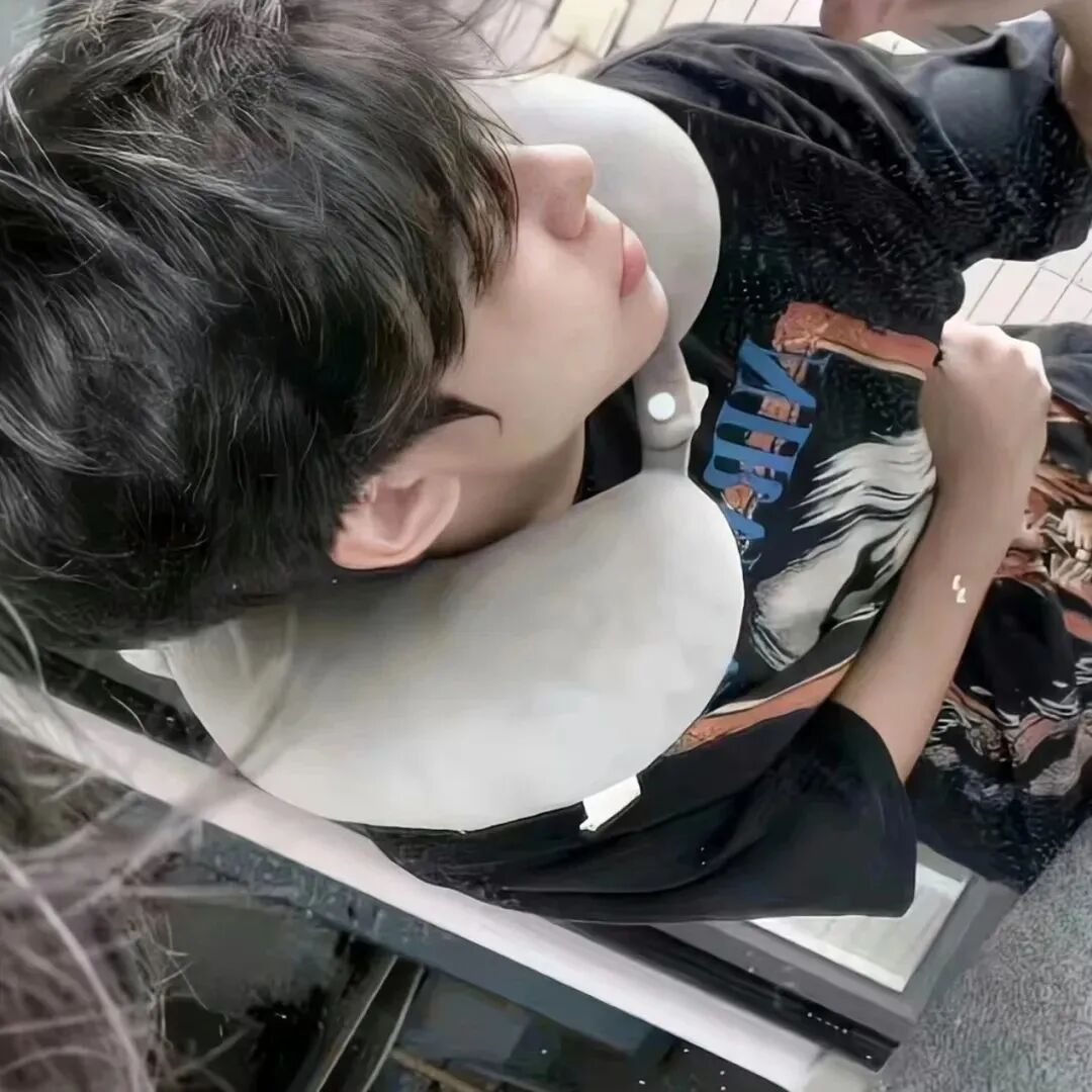 小众侧脸男生头像