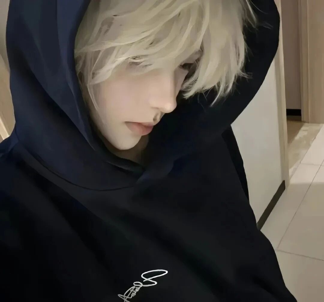 休闲帽个性侧脸男生头像