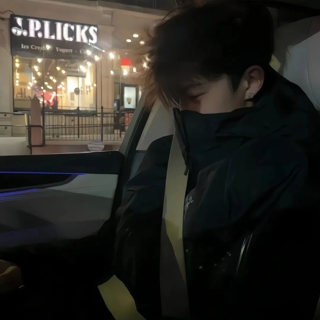 车内个性侧脸男生头像