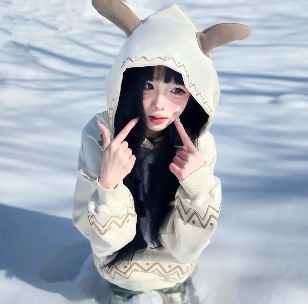 蹲着甜妹女生头像