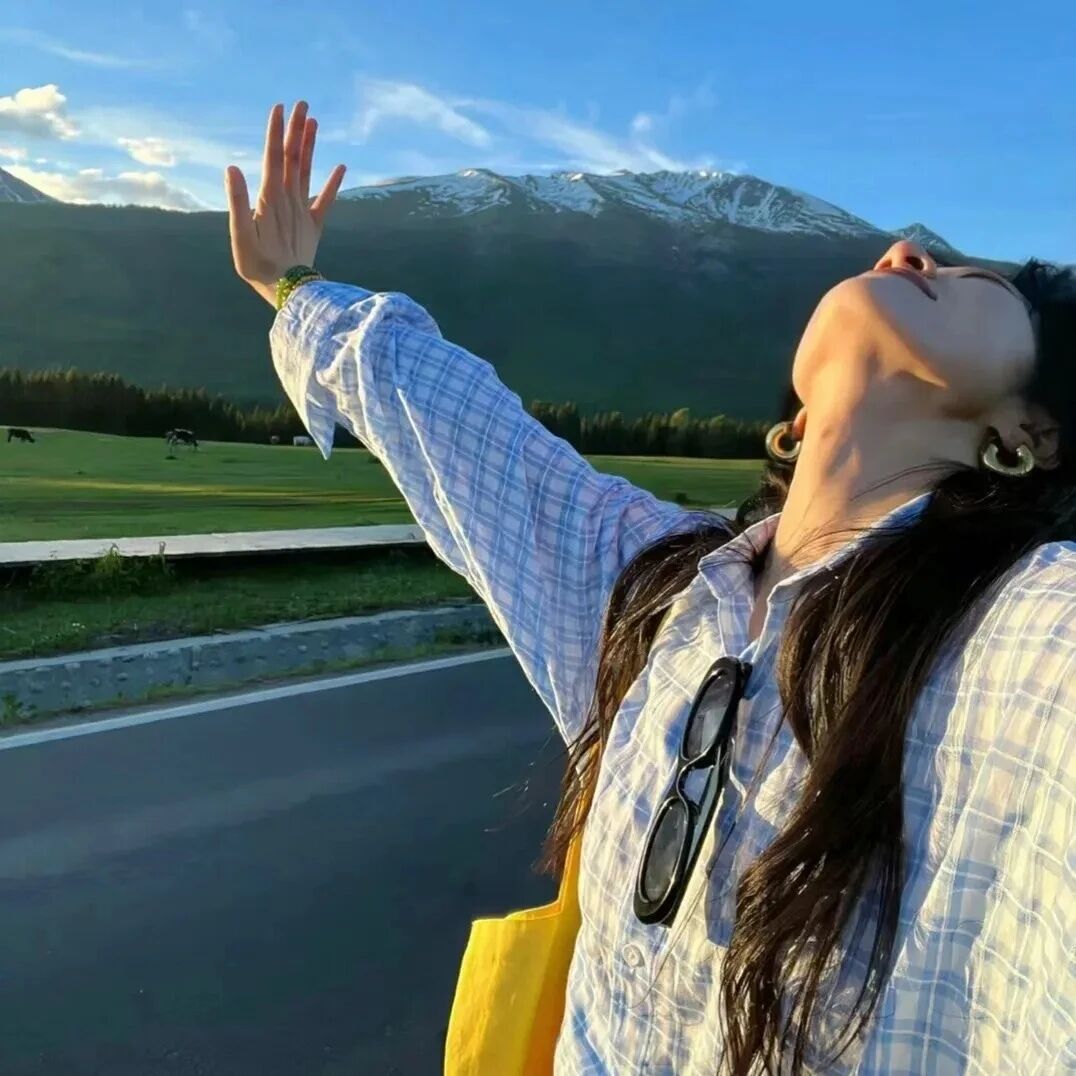 自由感女生头像
