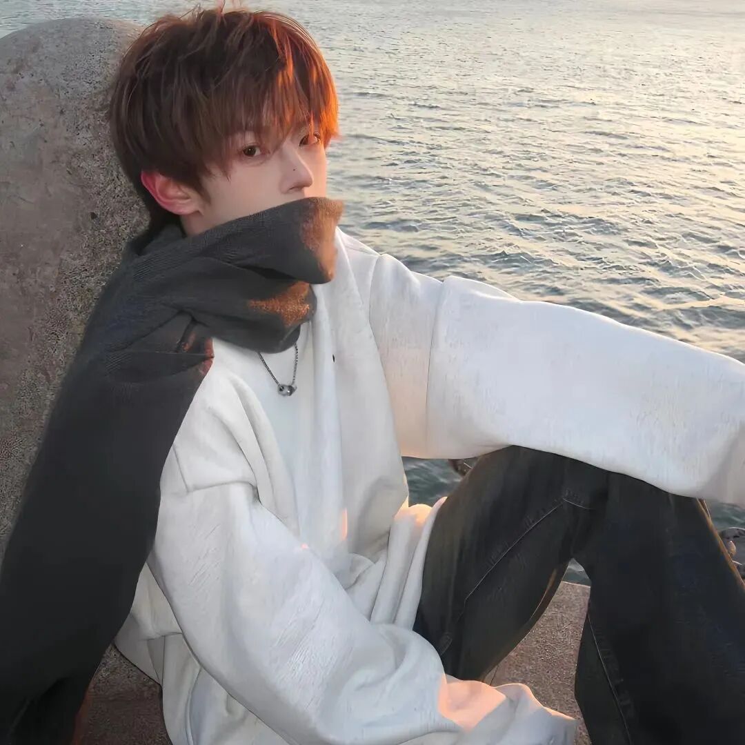 海边帅气男生头像