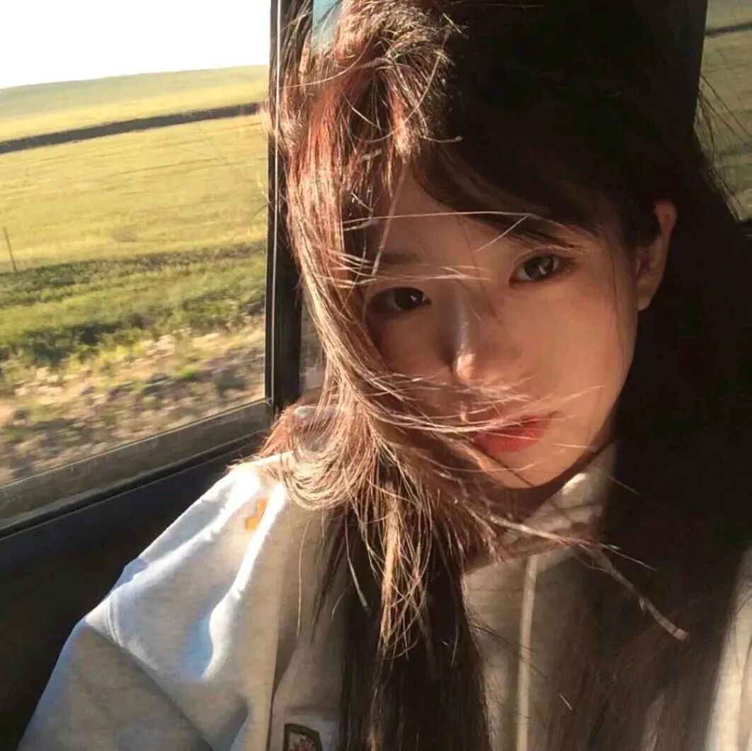 车内自由感女生头像