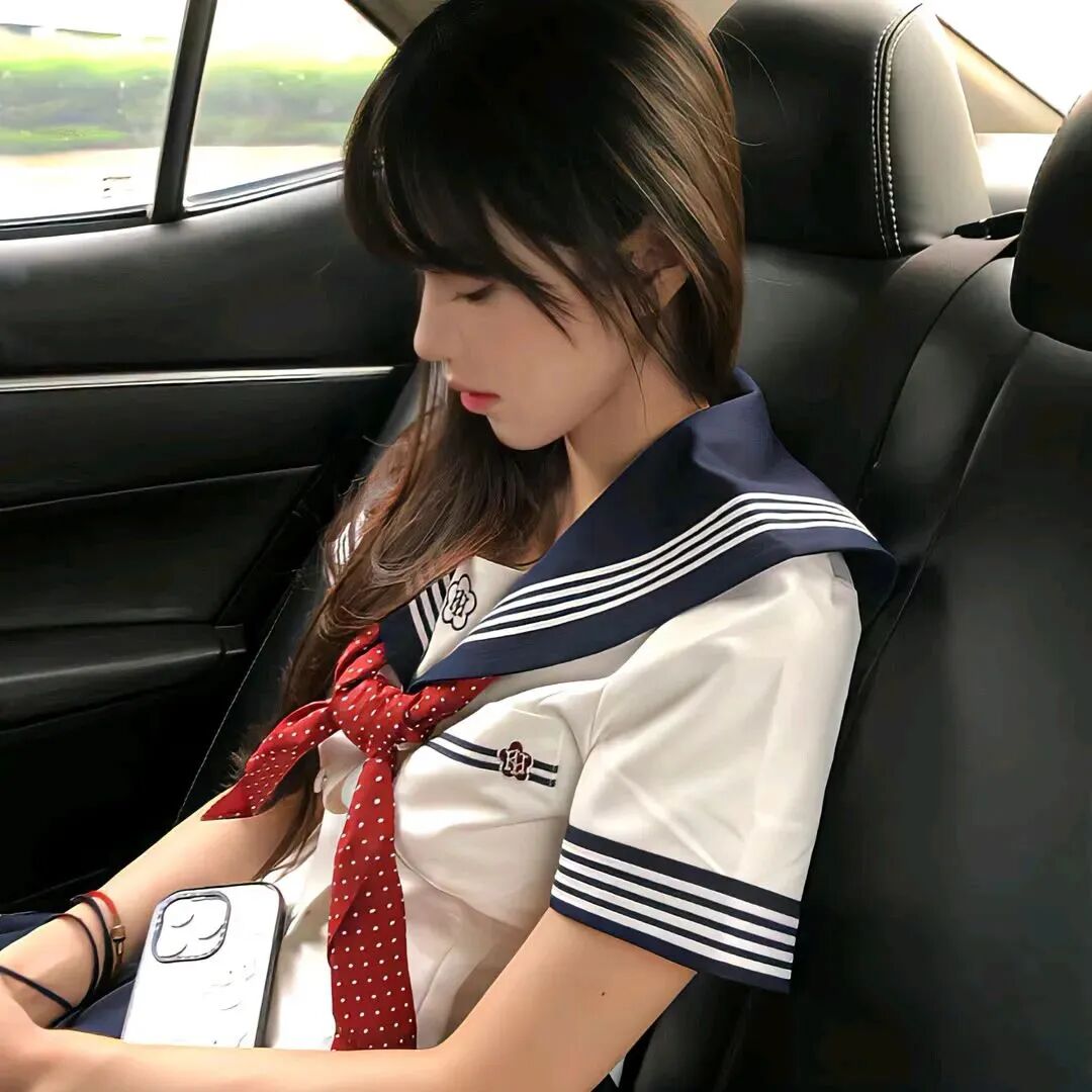 车内jk制服小众女生头像