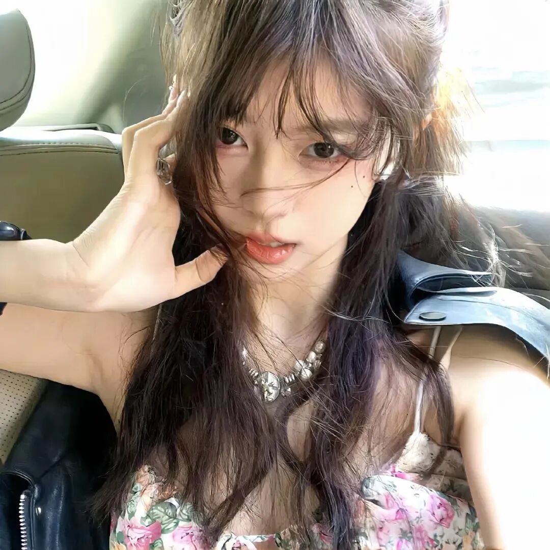 车内小众女生头像