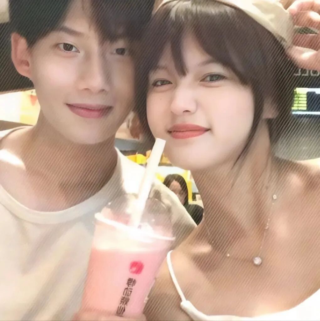 heyinliaoloveycv喝饮料真人情侣头像