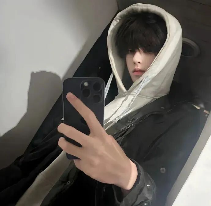 自拍手机个性男生头像