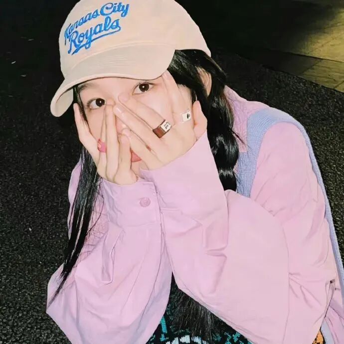 女
