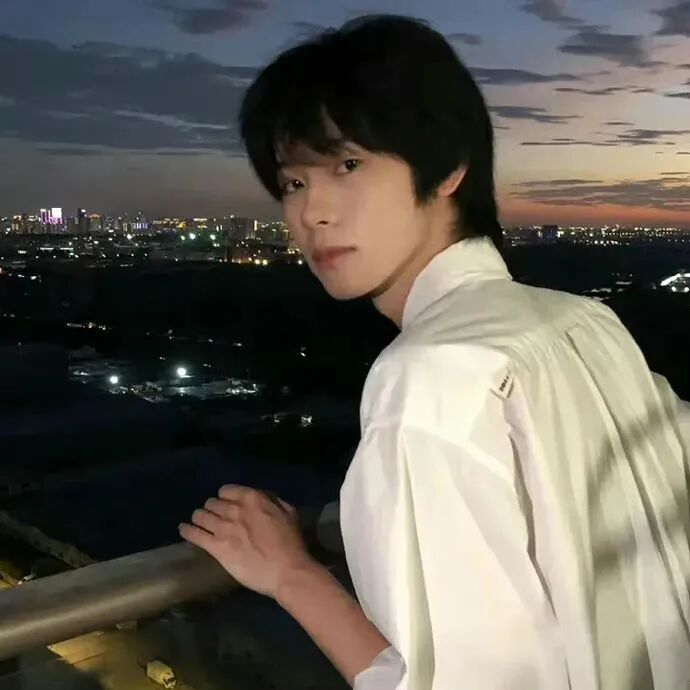 男生