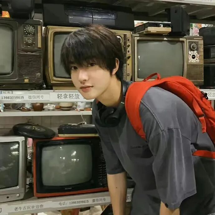 男生