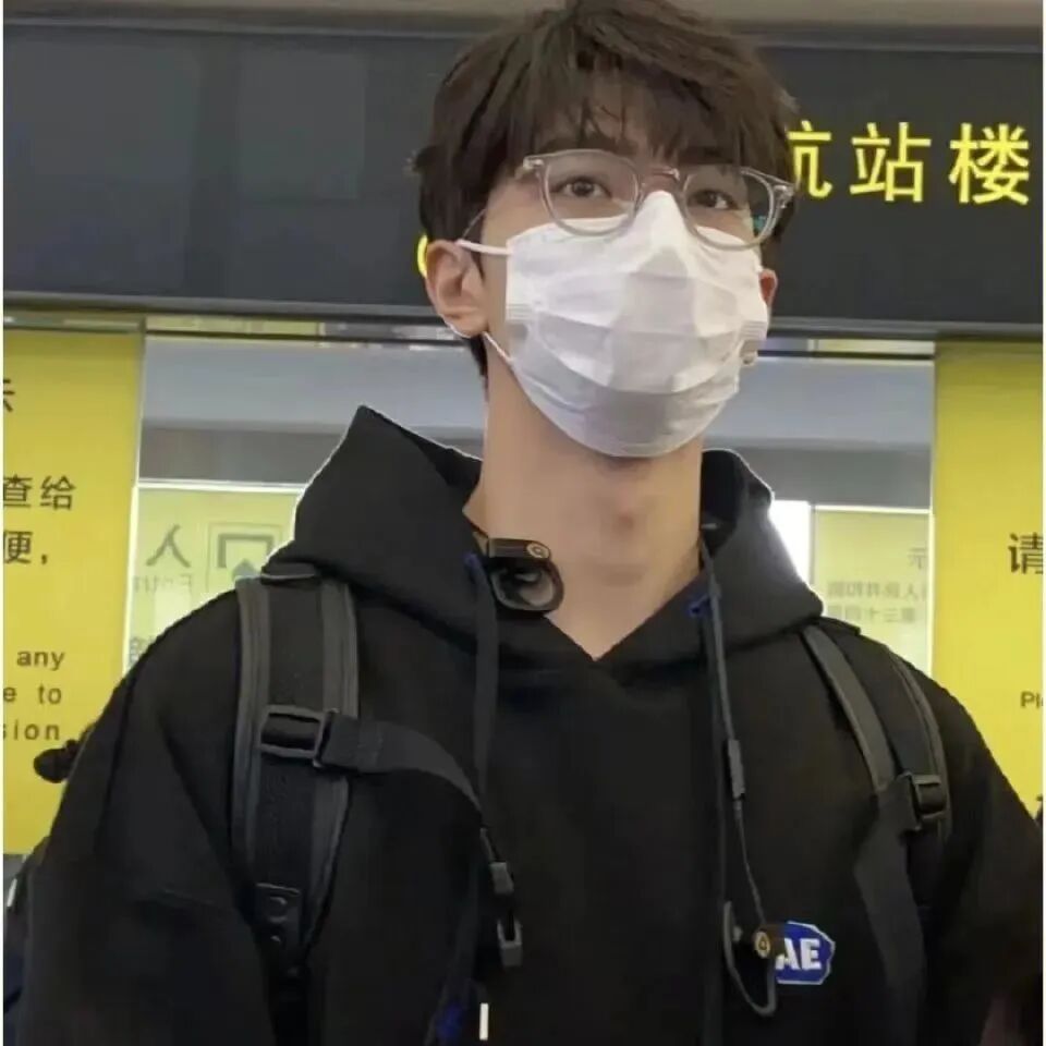 男 