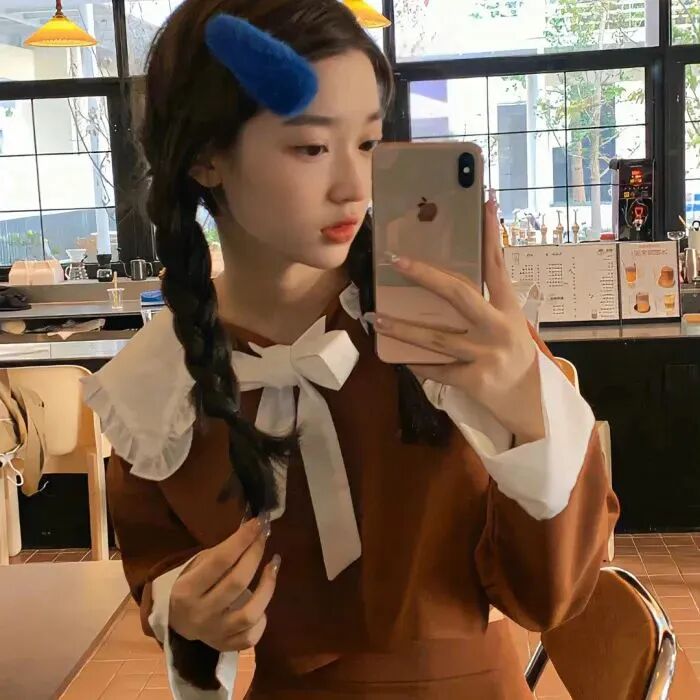 女