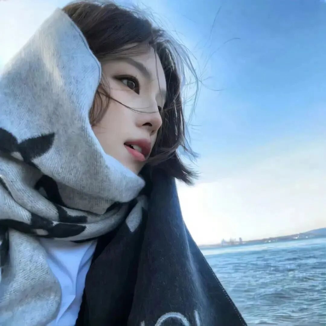 氛围感海边侧脸女生头像