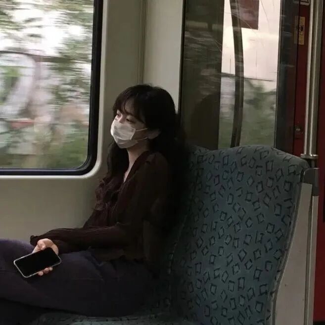 车内氛围感不露脸女生头像