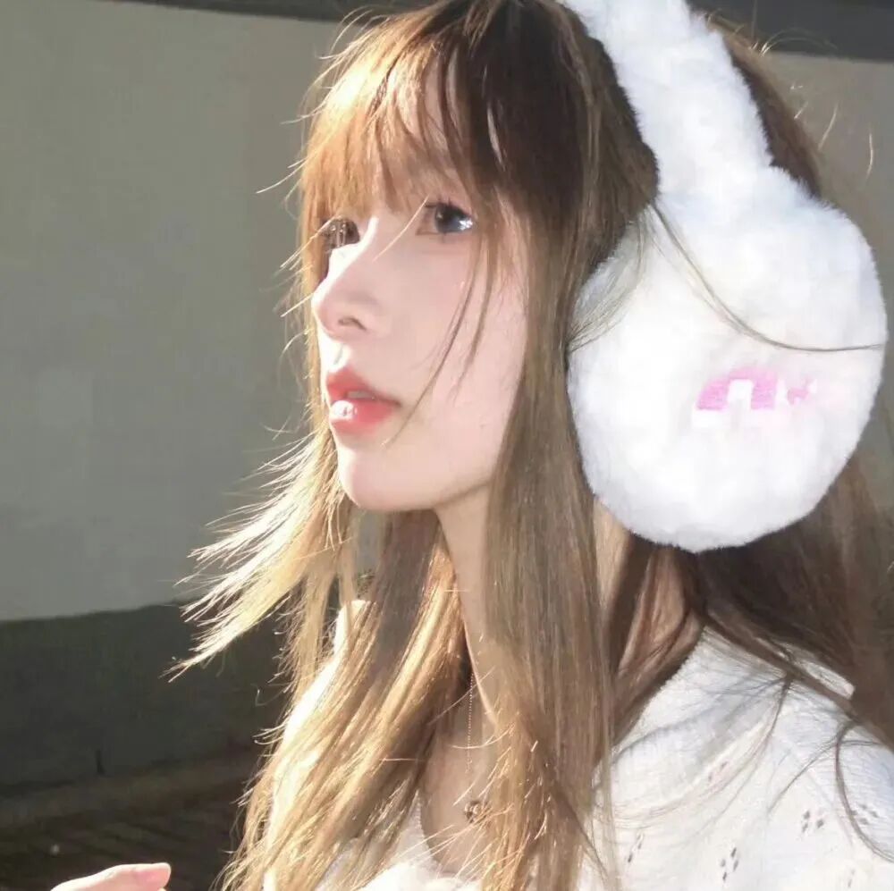 戴耳机甜妹侧脸女生头像