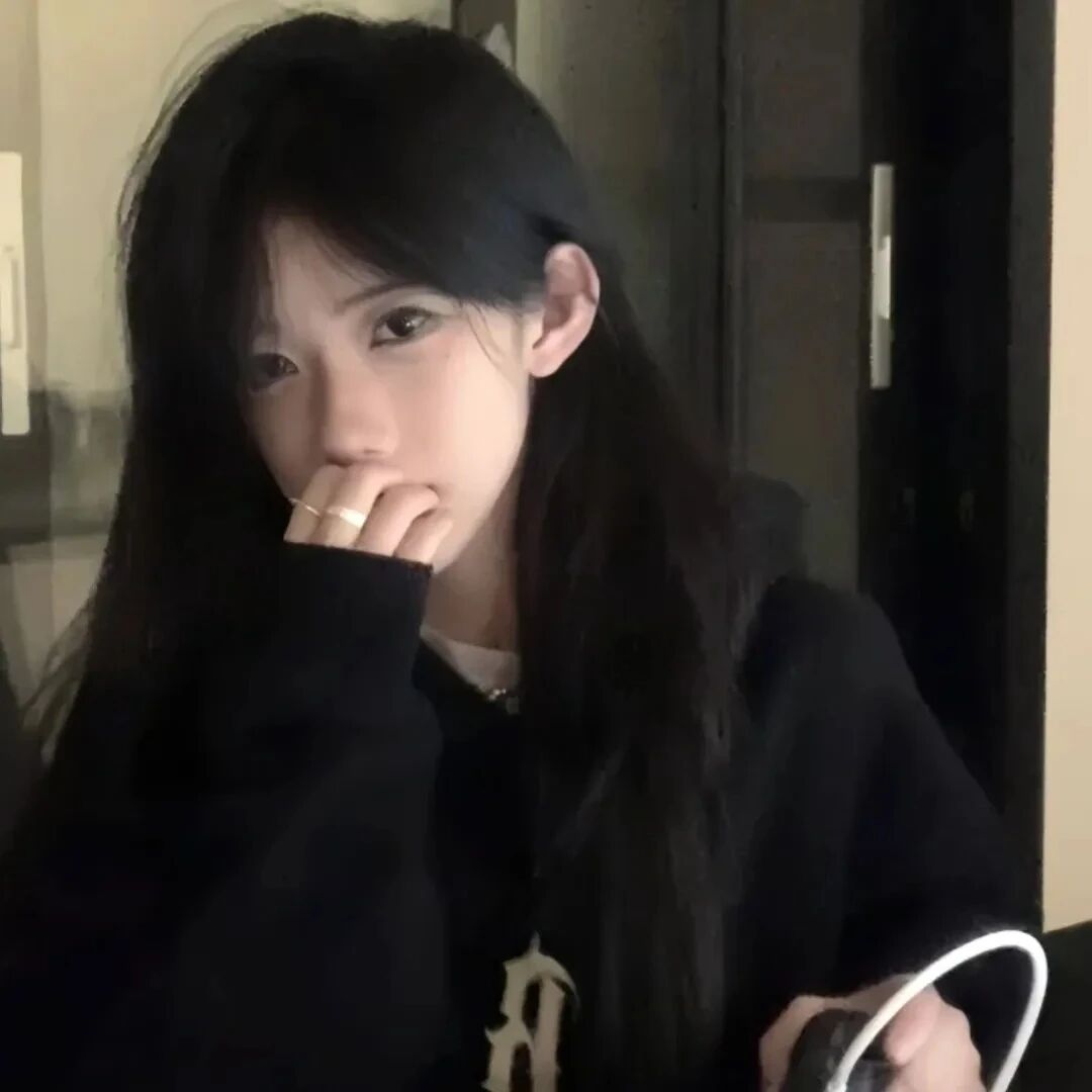 捂嘴小众女生头像