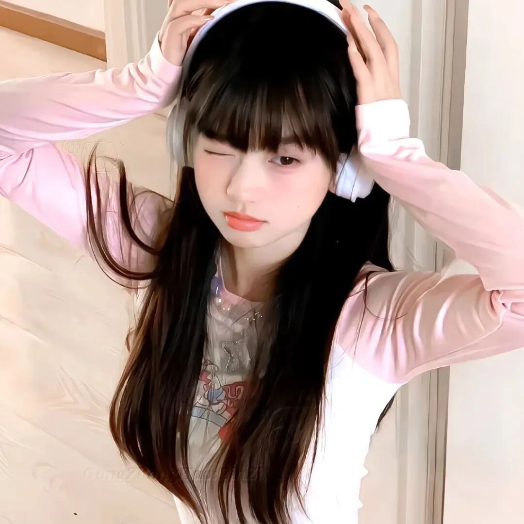 戴耳机甜妹女生头像