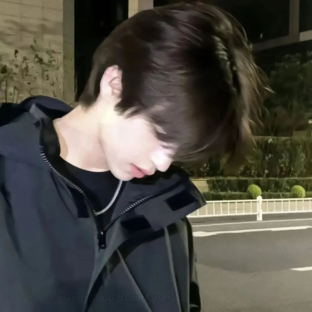 痞帅侧脸男生头像