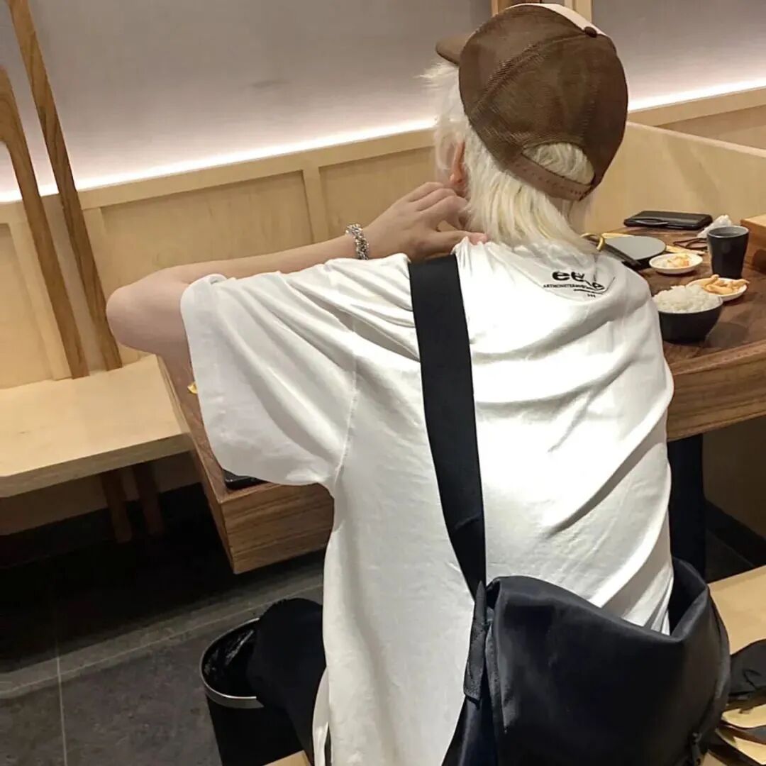 痞帅不露脸男生头像