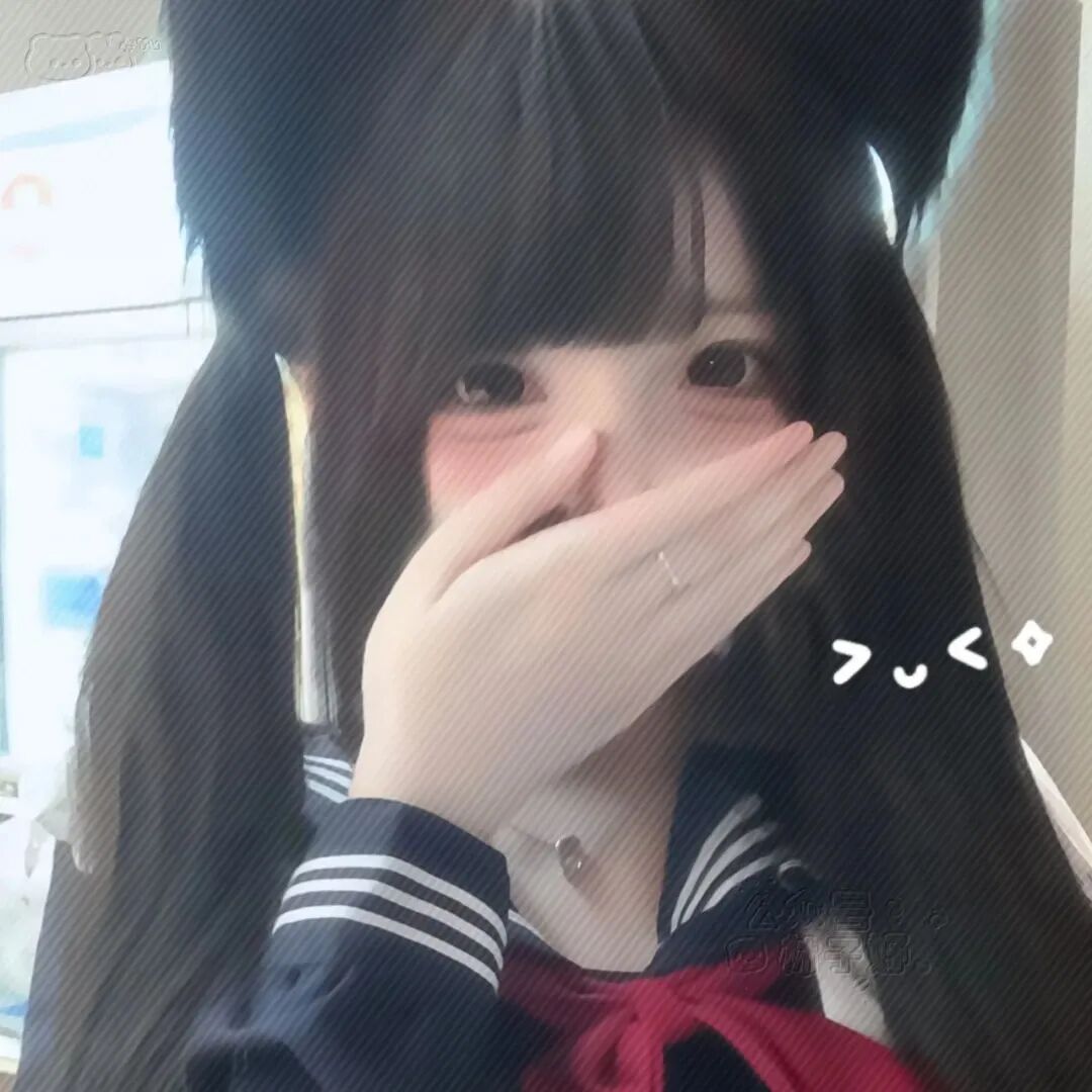 捂嘴少萝女生头像