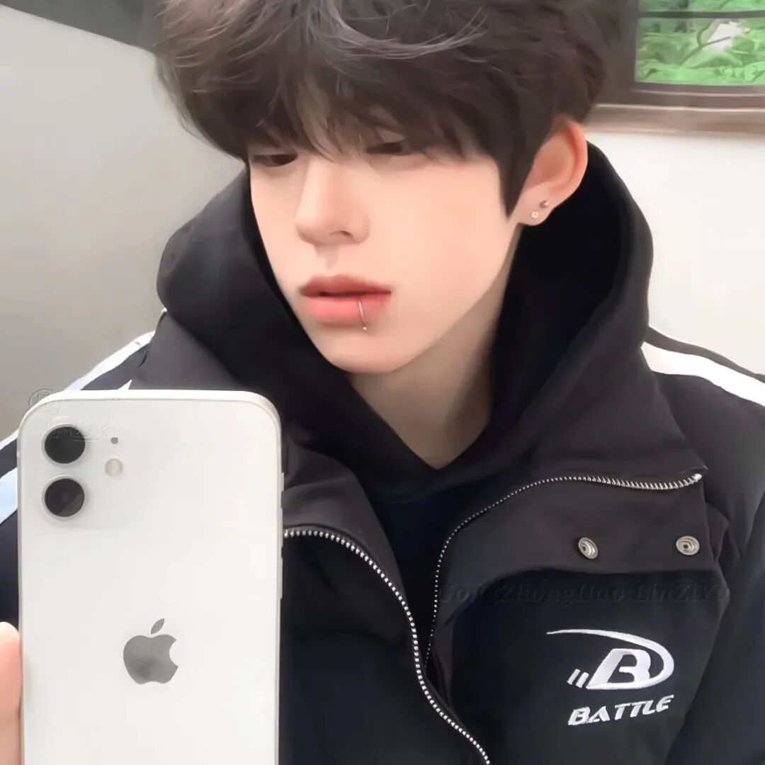 自拍手机个性男生头像