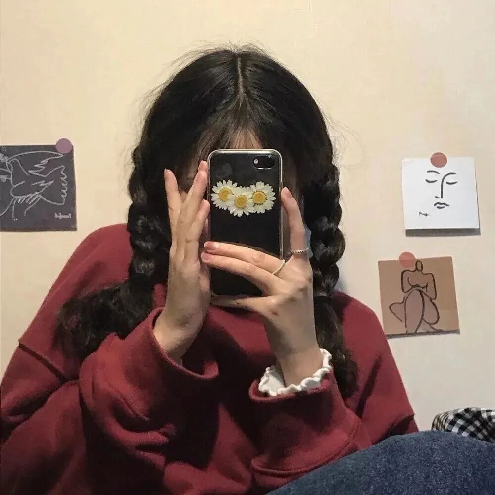 自拍手机甜妹不露脸女生头像
