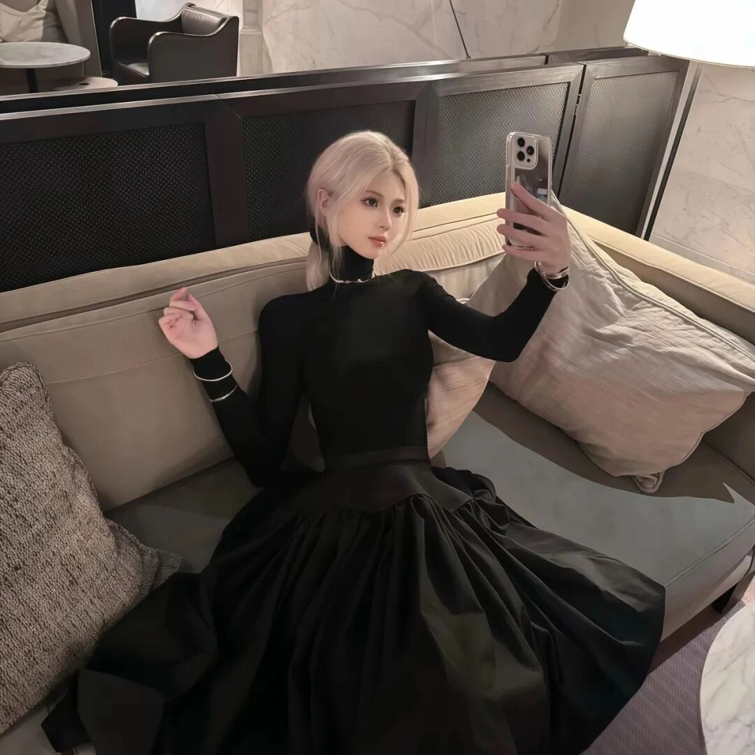 自拍手机气质女生头像