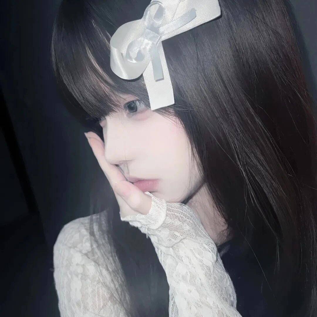 纯欲侧脸女生头像