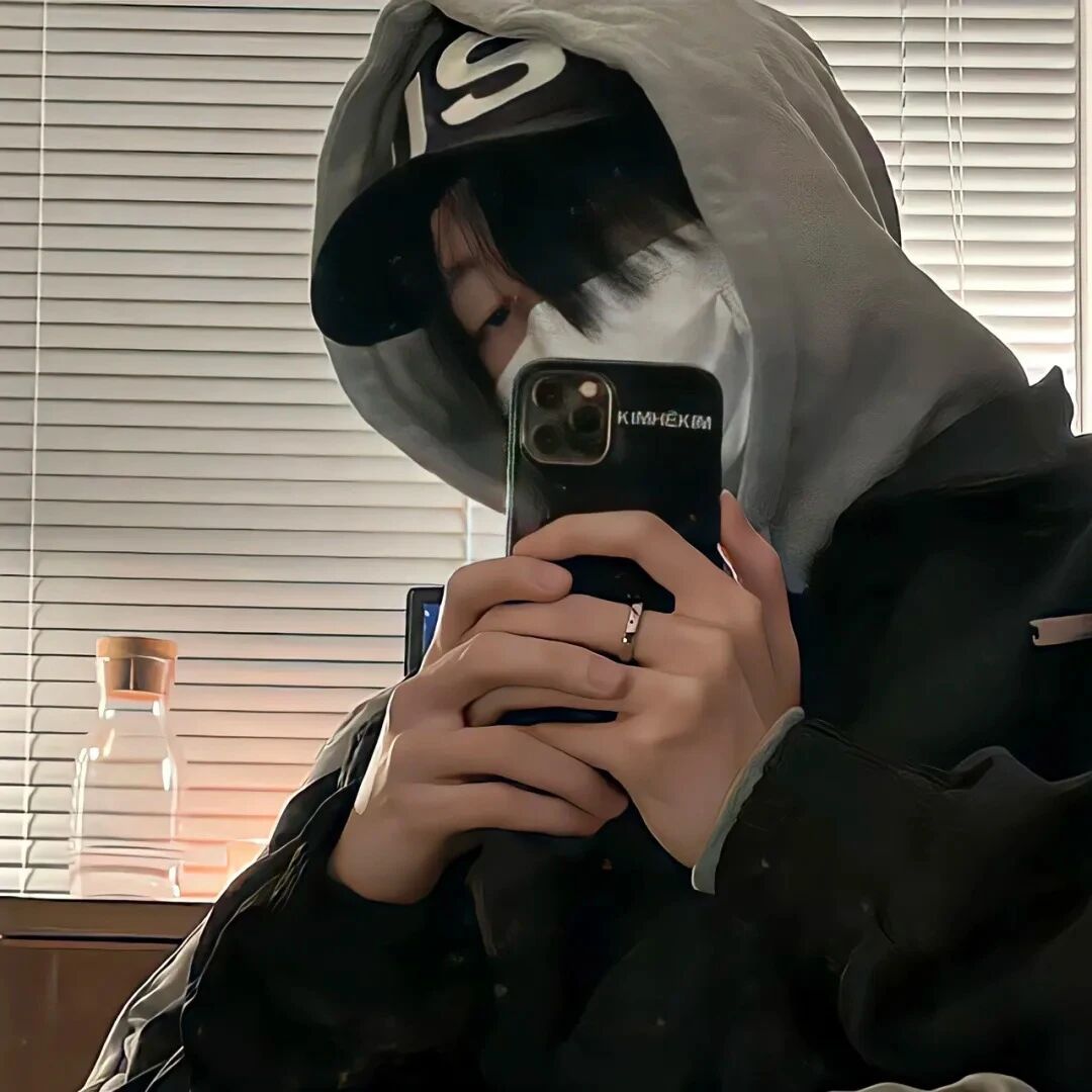 自拍手机个性不露脸男生头像