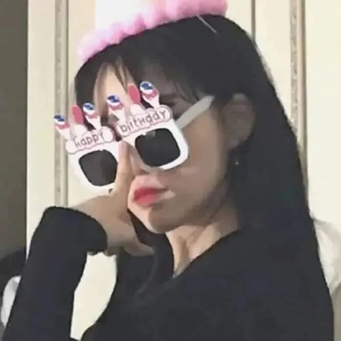 沙雕搞怪墨镜女生头像