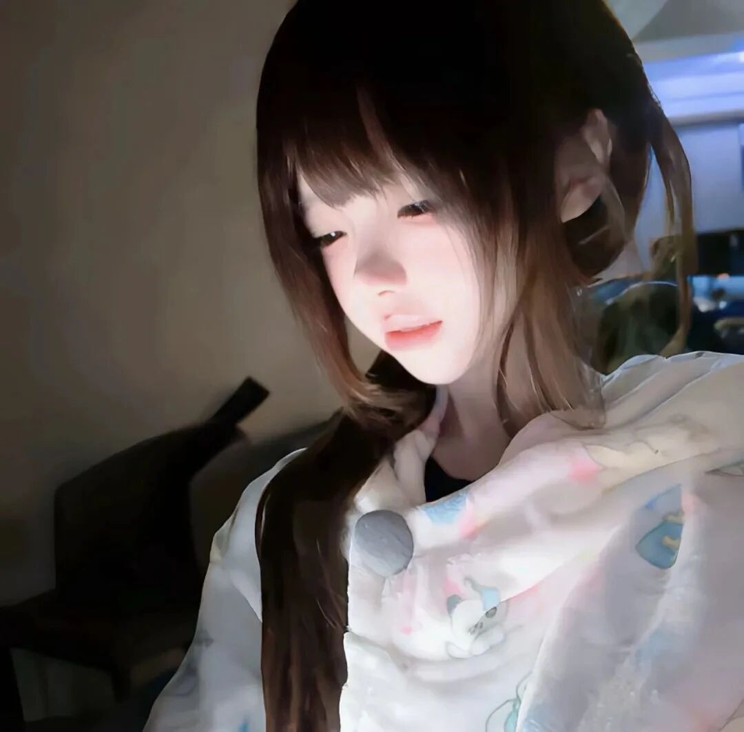 少萝侧脸女生头像