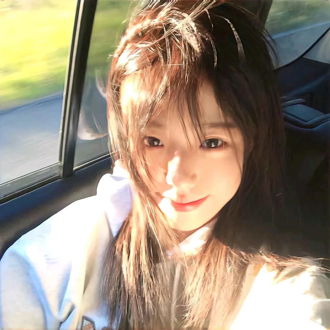 车内光感女生头像