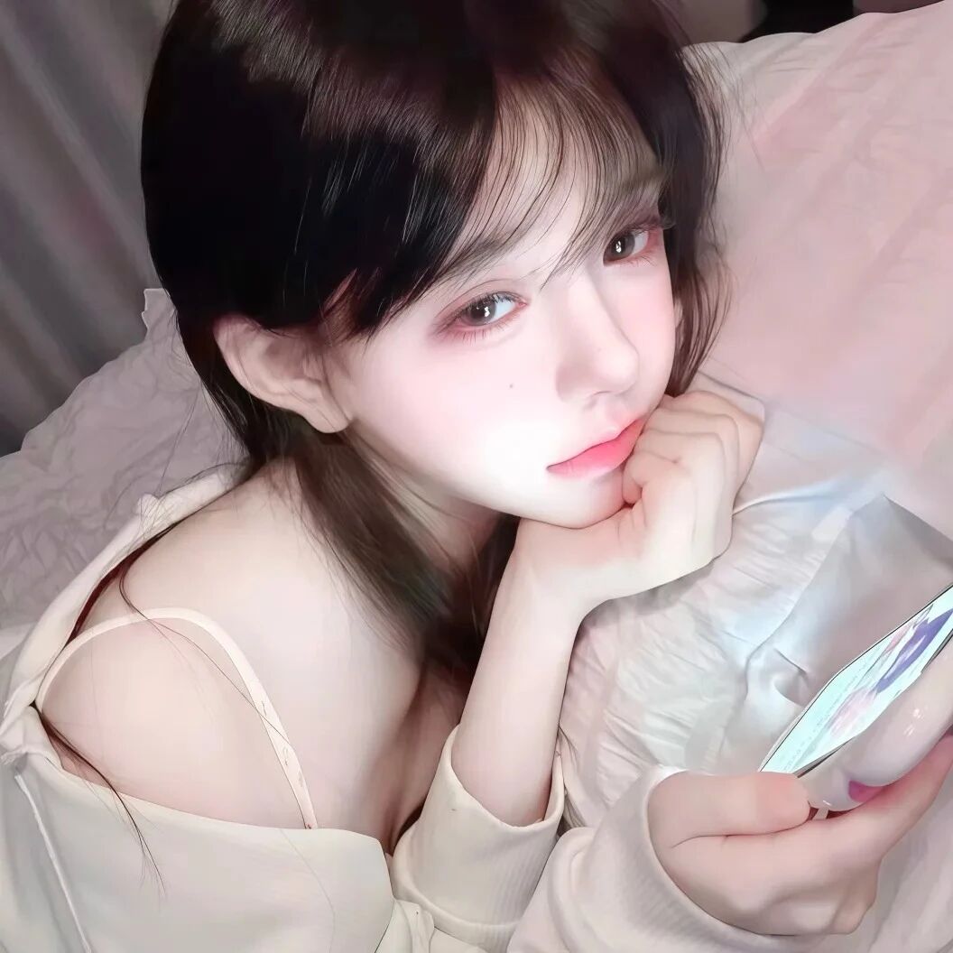 趴着甜妹女生头像