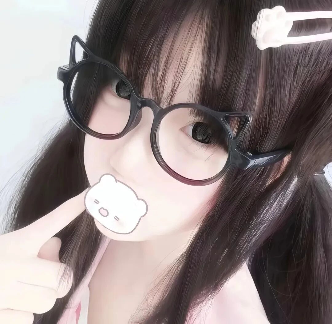 捂嘴少萝女生头像