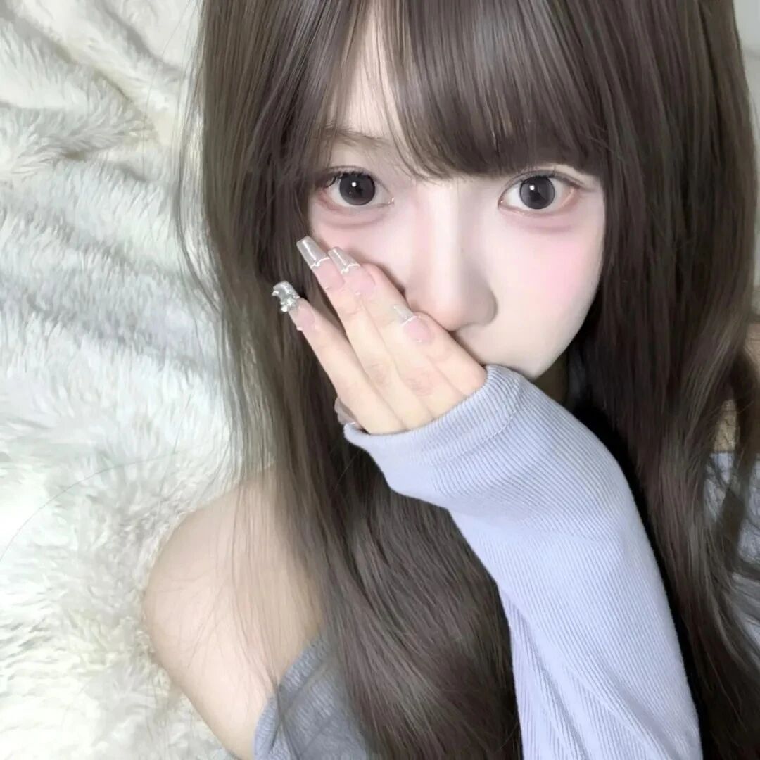 捂嘴甜妹女生头像