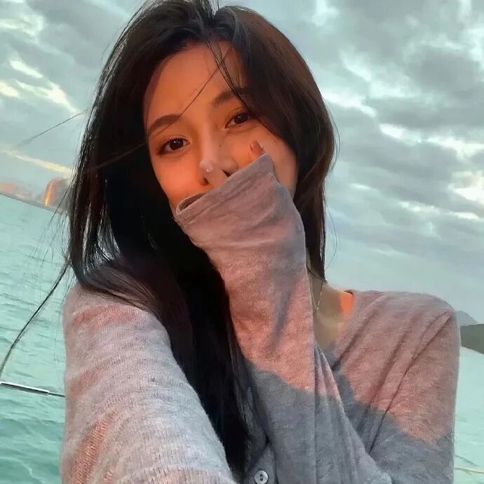 捂嘴小众女生头像