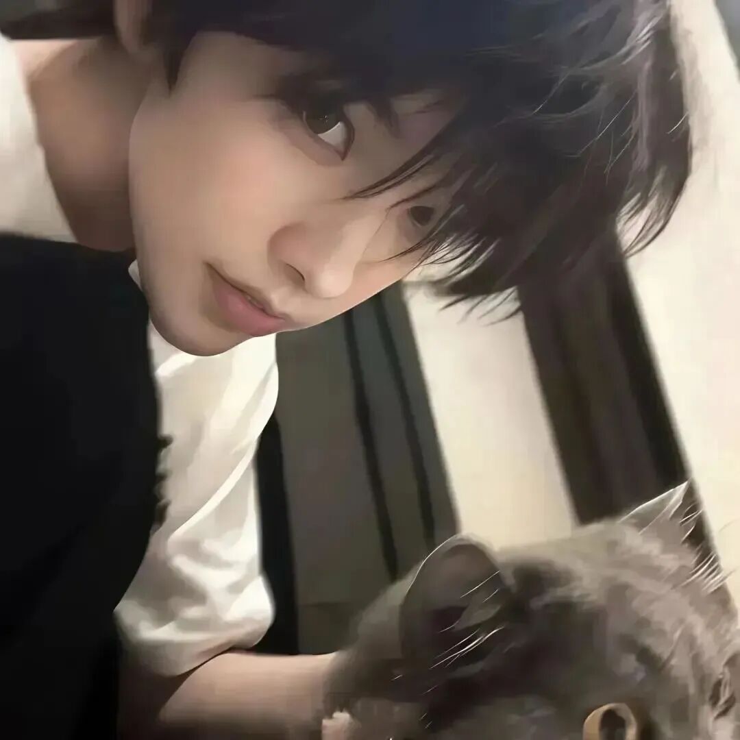 bztrewngokmnyaomei抱着猫咪单人真人情侣头像